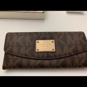 Michael Kors Signature Wallet